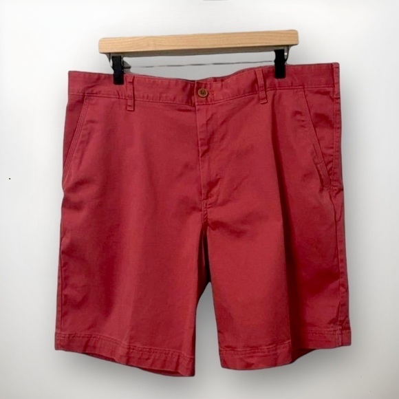 Izod Saltwater Stretch 9" Flat Front Chino Shorts in Red, Size 38 - Picture 1 of 6
